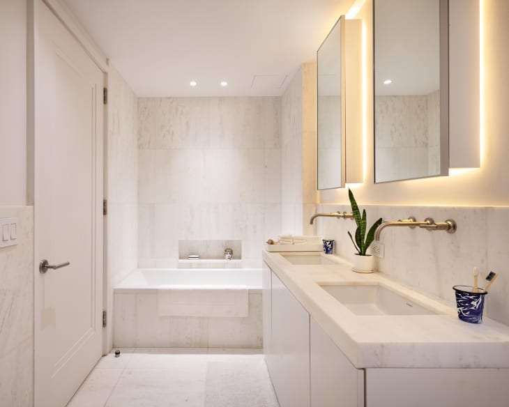 Jetted bathtub top